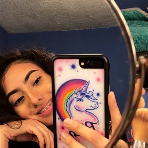 Meet your Posher, Alexisi